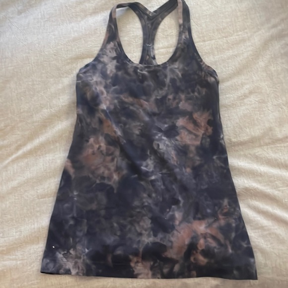 Lululemon tank - Picture 1 of 3